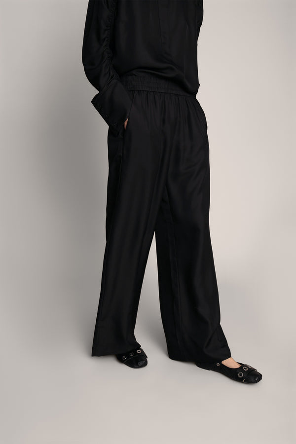 ARUM - BLACK