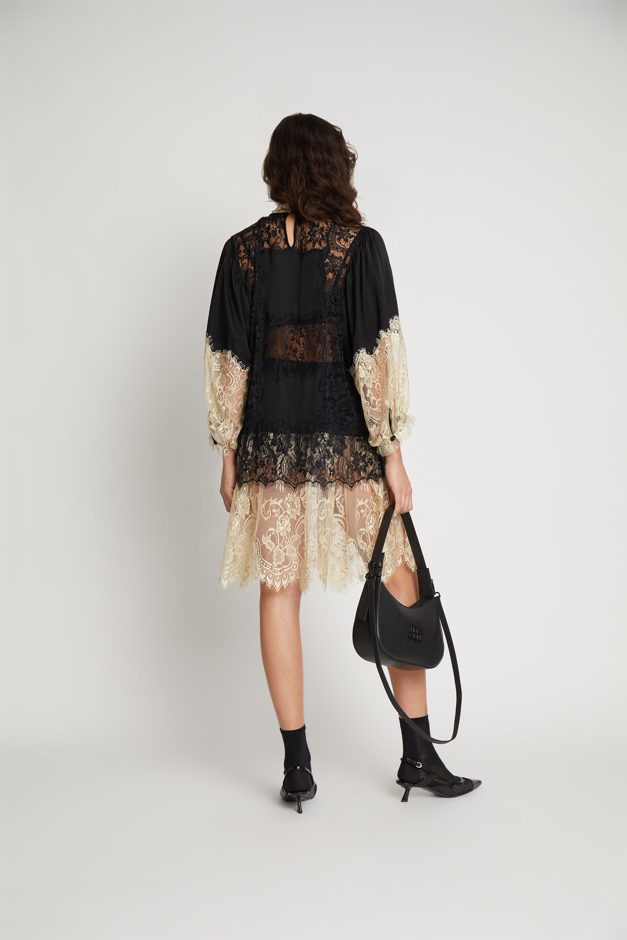 SAGOS - BLACK