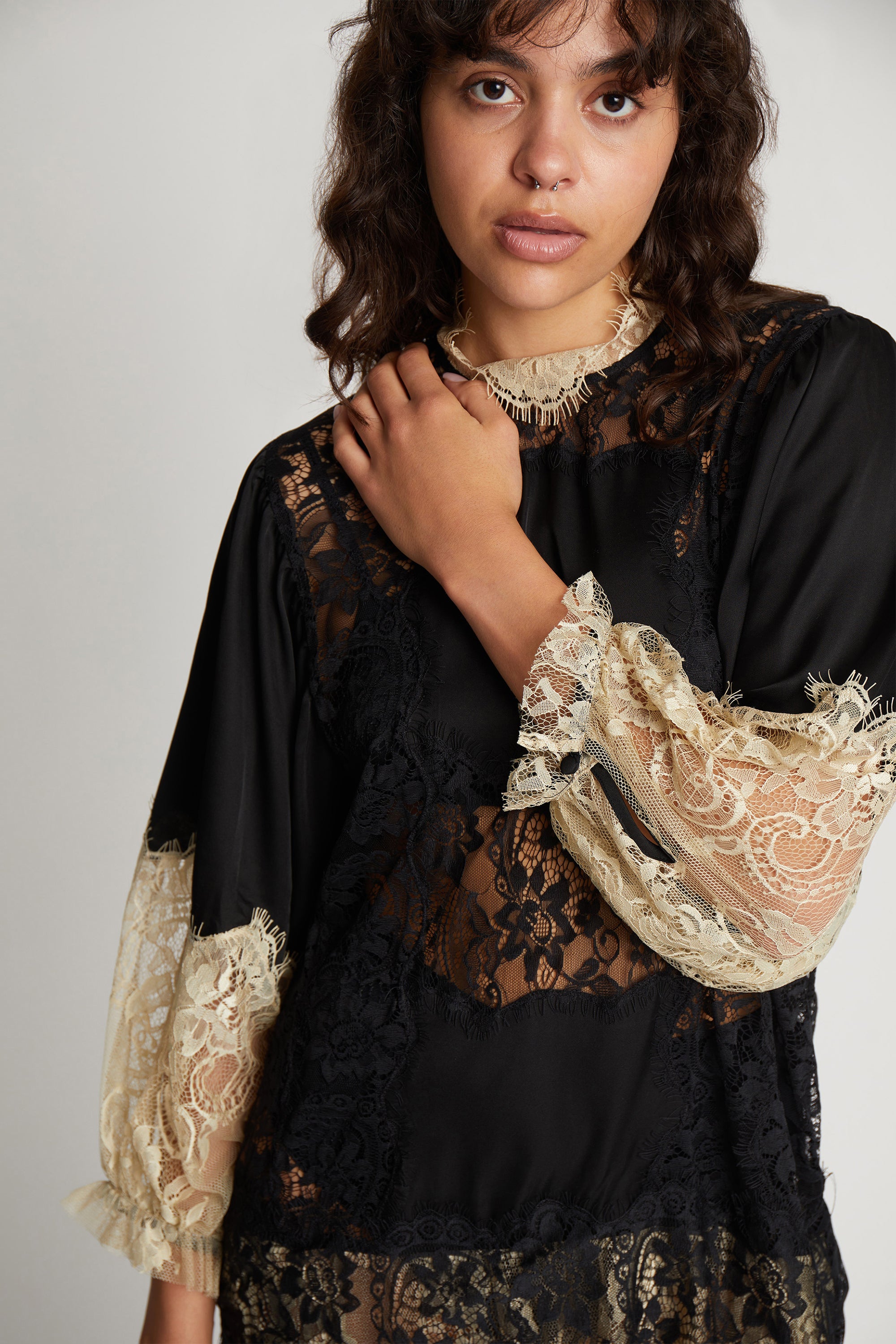 SAGOS - BLACK