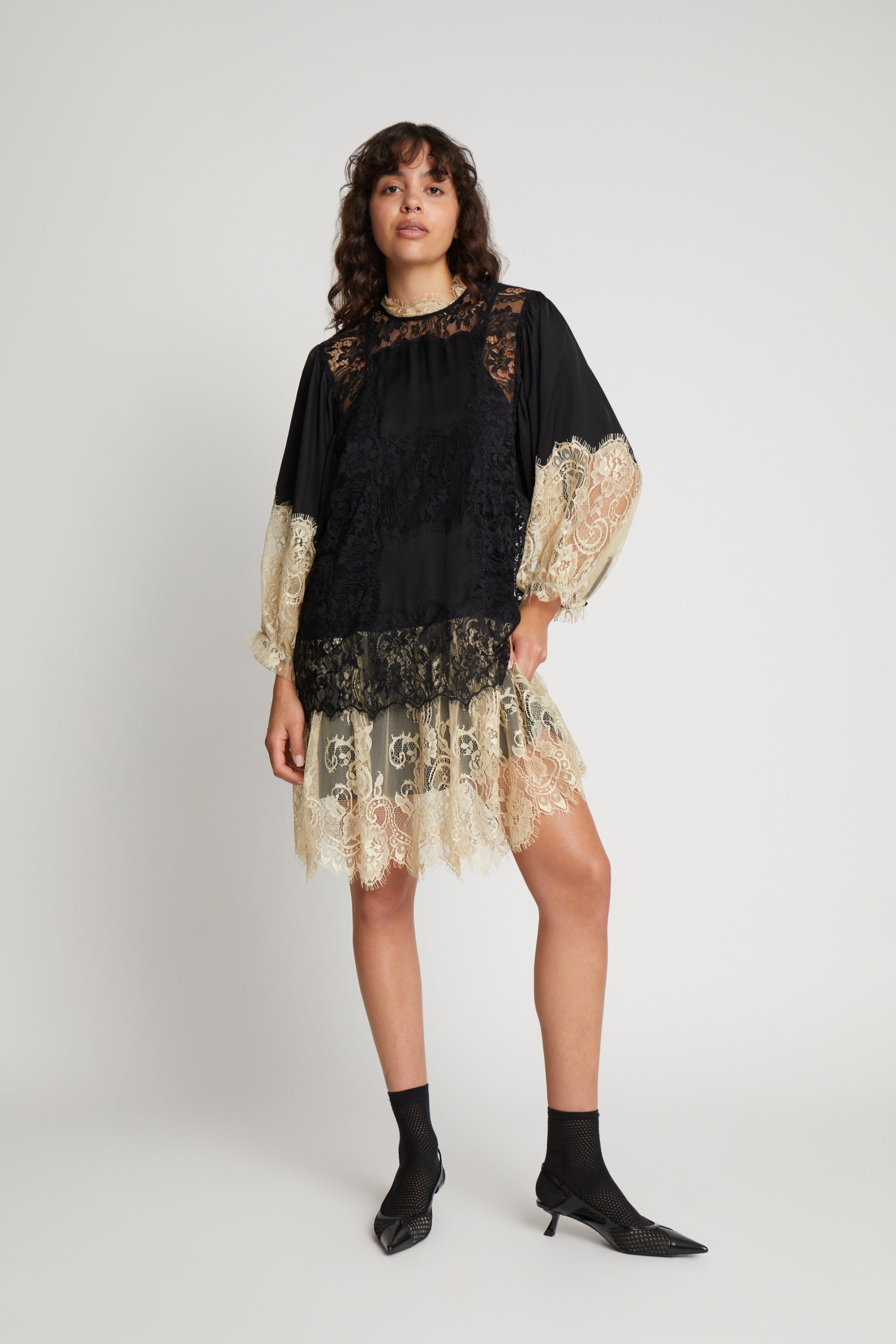 SAGOS - BLACK