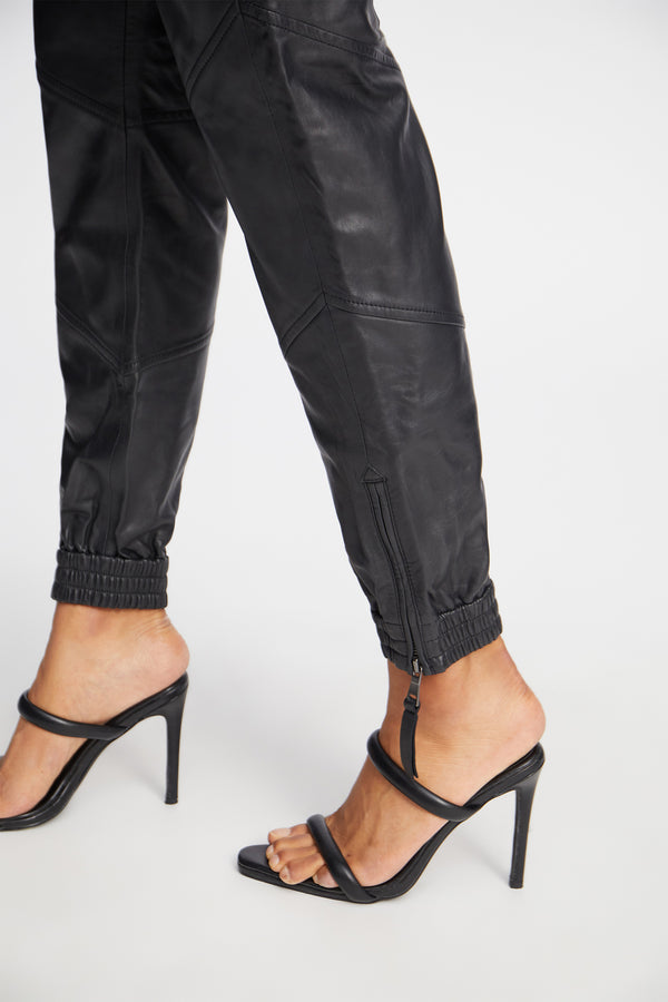 DEMI - BLACK