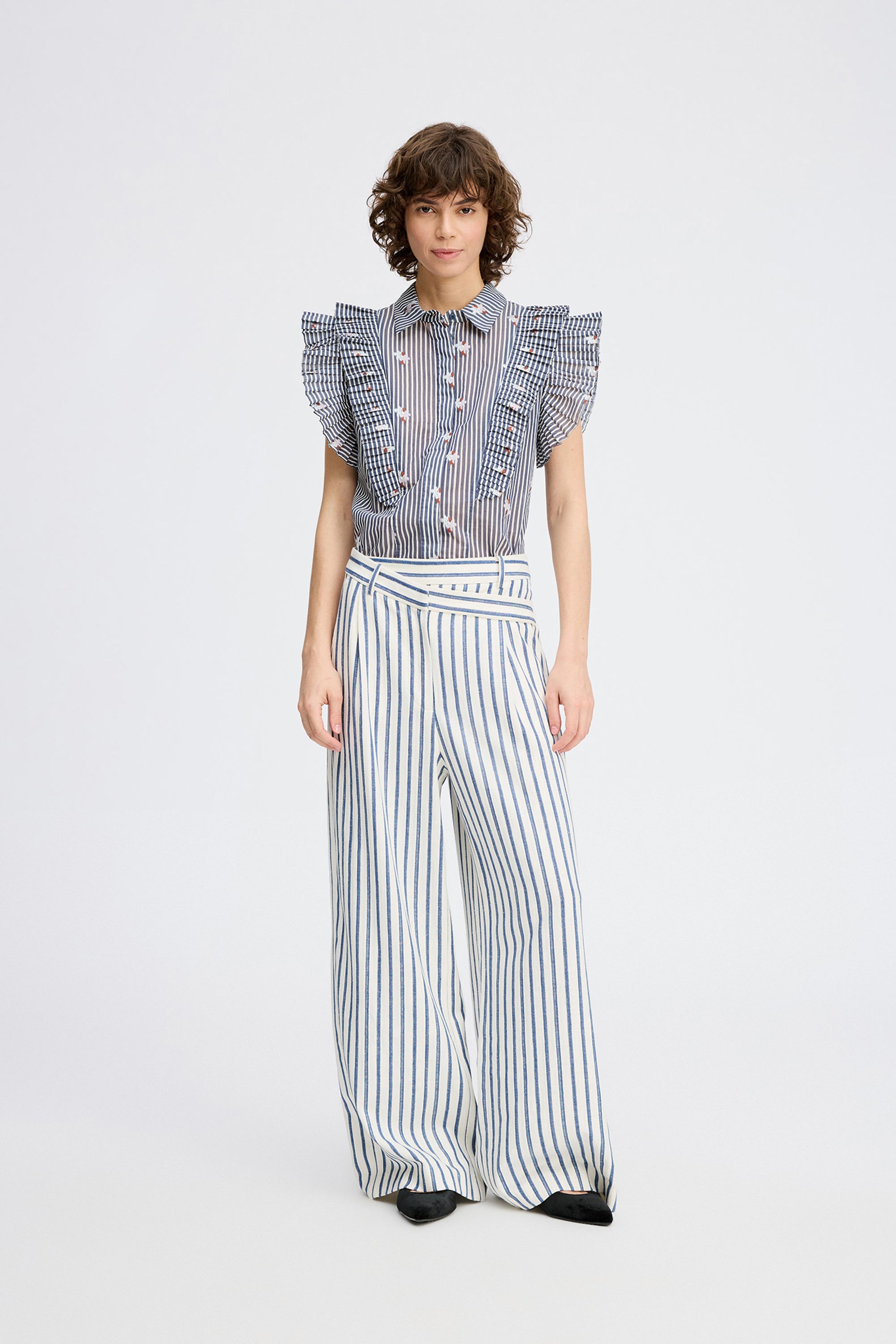 MUST - INDIGO