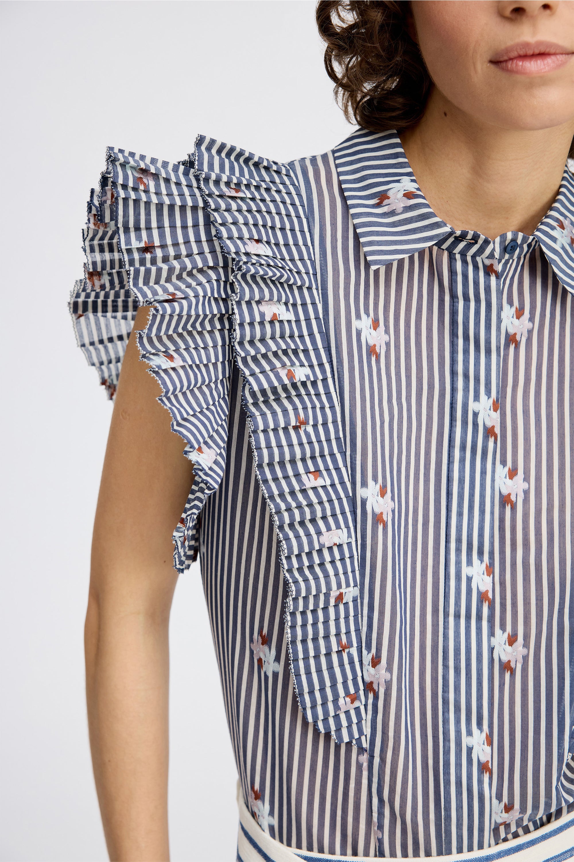 MUST - INDIGO
