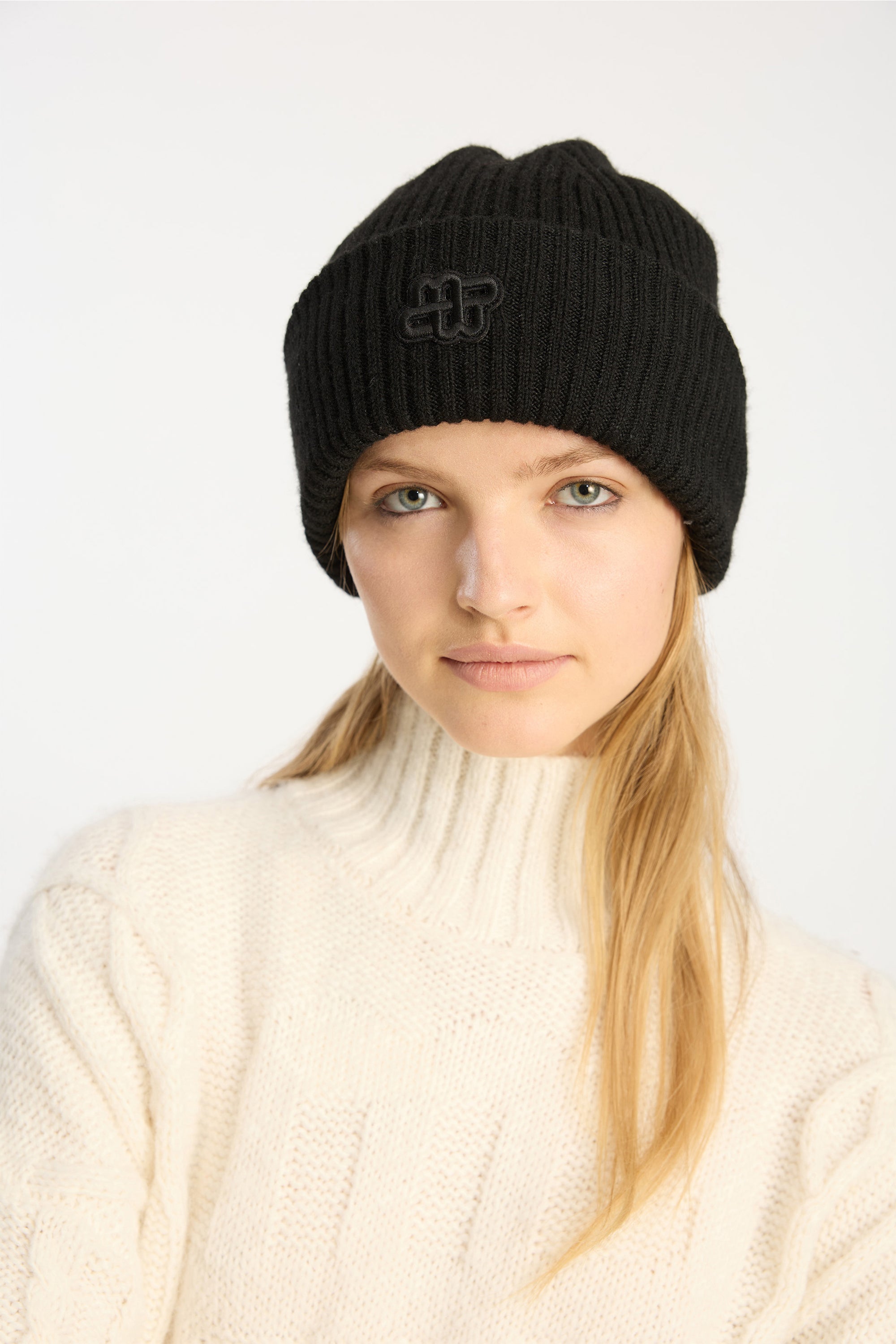 LIKANER - BLACK