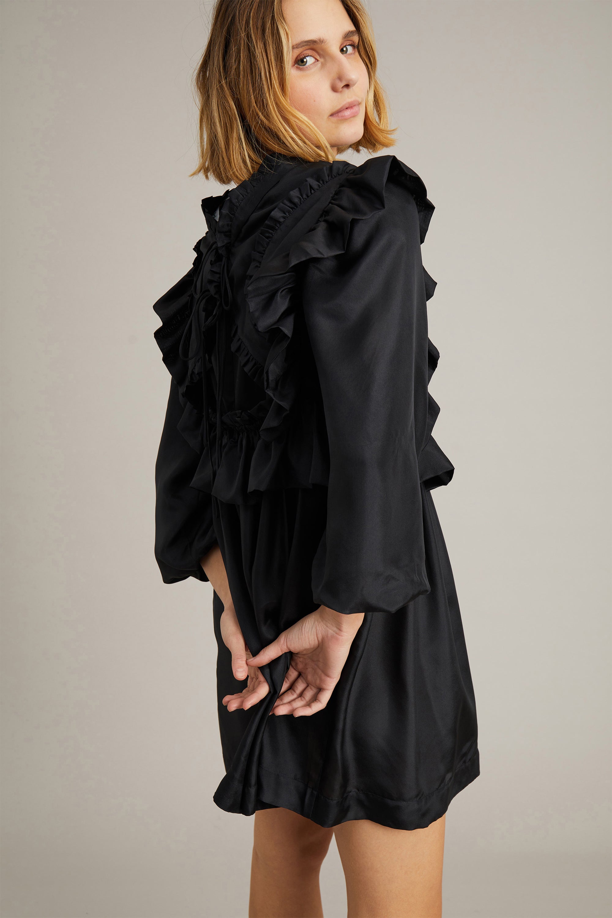 ASSAIL - BLACK